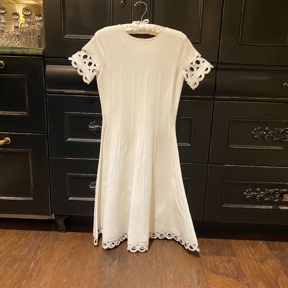 Oscar De La Renta White Scalloped Dress NW